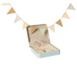 Lata con mini guirnalda, servilletas y confetti