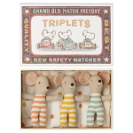 Trillizos en caja de cerillas
