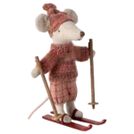 Ratón invierno hermana mayor con esquies